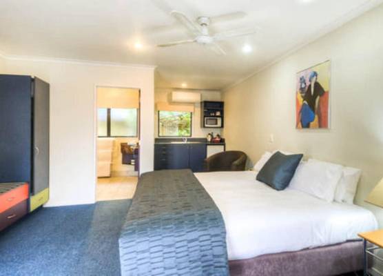 Claremonte Motor Lodge 1