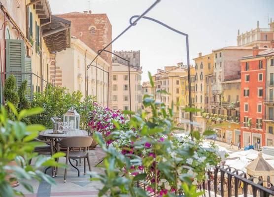 Corte Realdi Piazza Erbe Verona 1