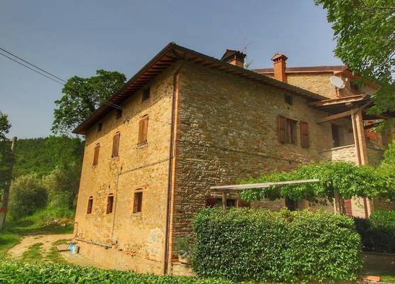 Farmhouse With Stables, Horses and the Ability to Make Horseback Riding 1