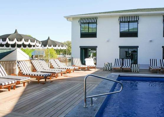 The Inn Hotel Lake Okoboji, an Ascend Collection Hotel 1