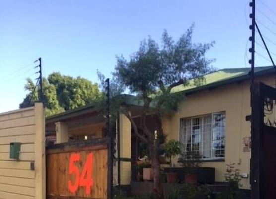 Cottage in Orange Grove 1