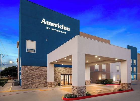 AmericInn by Wyndham New Braunfels 1