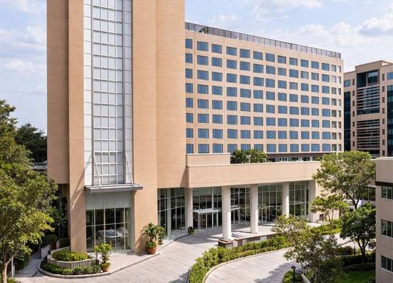 Courtyard by Marriott Mumbai International Airport 1