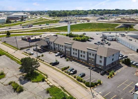 Comfort Inn & Suites Hazelwood - St Louis 1