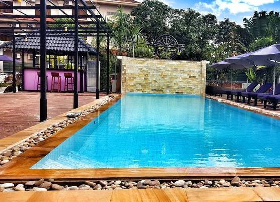 White Lotus Resort 1