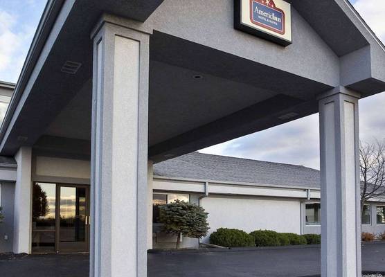AmericInn by Wyndham Bay City 1