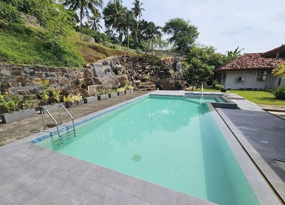Galle Retreat Colonial Villa with Pool and Garden 1