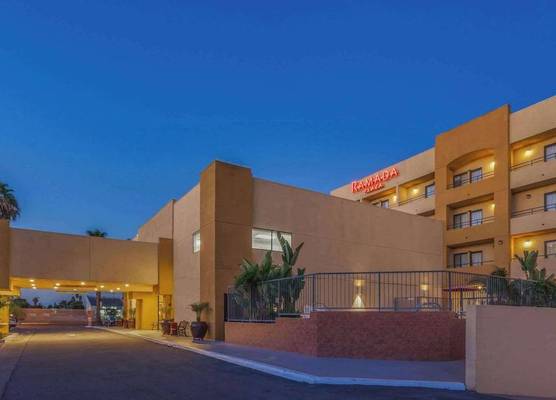 Ramada Plaza by Wyndham Garden Grove/Anaheim South 1