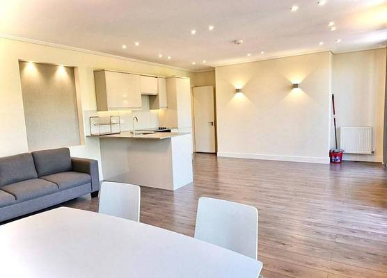 London Riverside Apartment Retreat 1