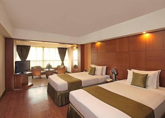 Hotel Aurora Towers 1
