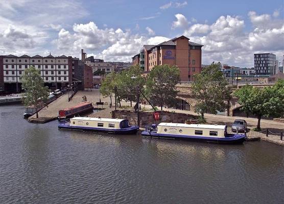 Houseboat Hotels 1