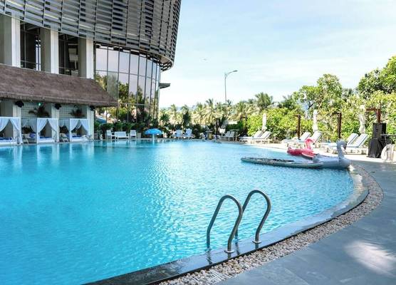 Holiday Beach Hotel Danang 1