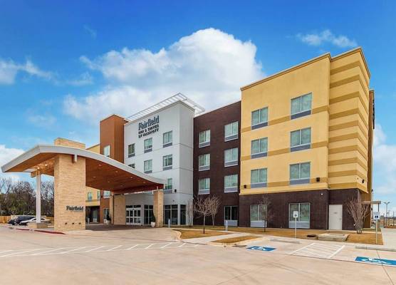 Fairfield Inn & Suites by Marriott Gainesville I-35 1