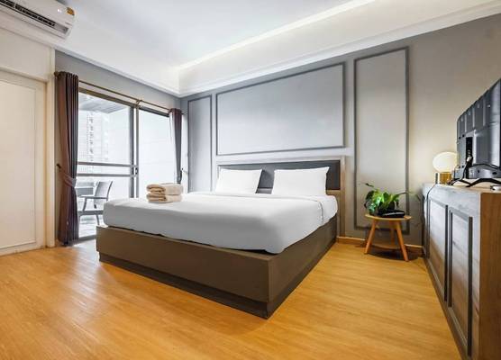 Boss Hotel 1