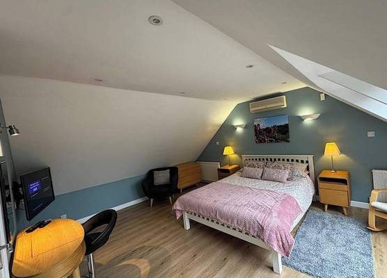 River Tamar Couples Retreat - Dog-Friendly 1