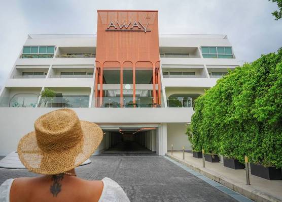 Away Bangkok Riverside Kene 1