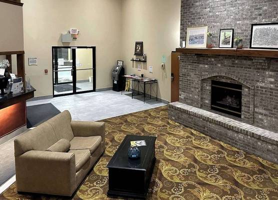 Quality Suites Near West Acres 1