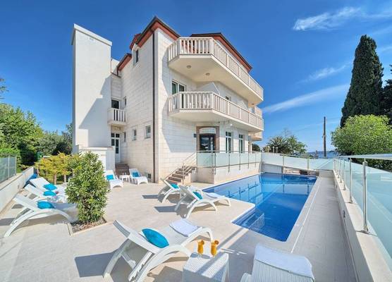 Hotel Riva Kaštela with swimming pool 1