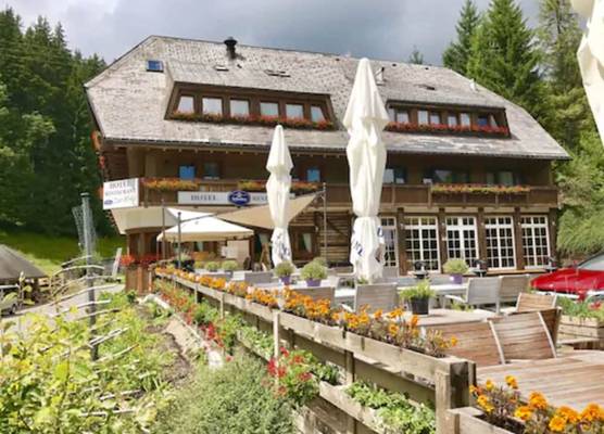 Berghotel und Restaurant Kräuter Chalet 1