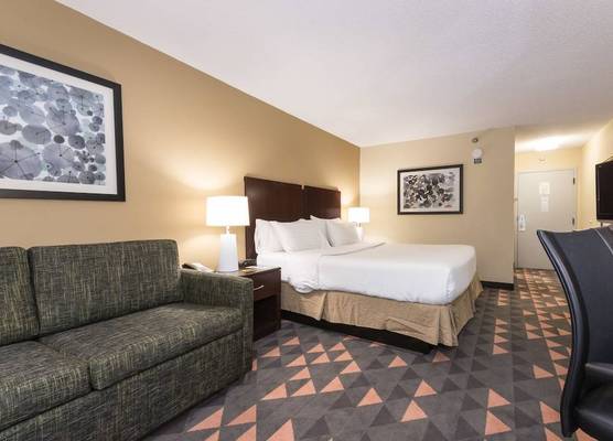 Holiday Inn LUMBERTON NORTH - I-95 by IHG 1