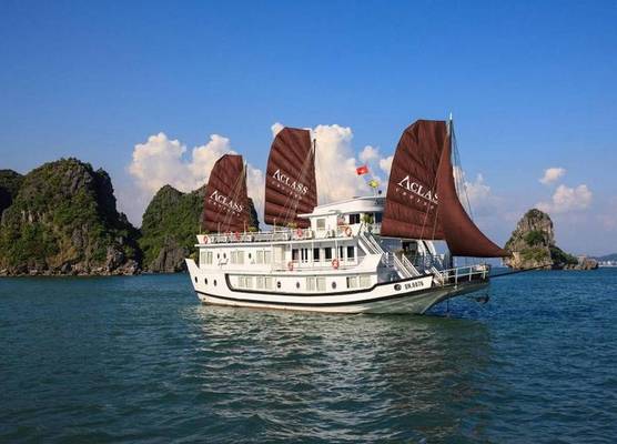 Halong Bay Overnight Cruise 1