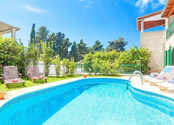Superb Villa With Private Pool and Garden 1