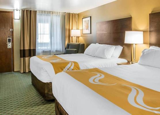 Quality Inn & Suites Houghton Downtown 1