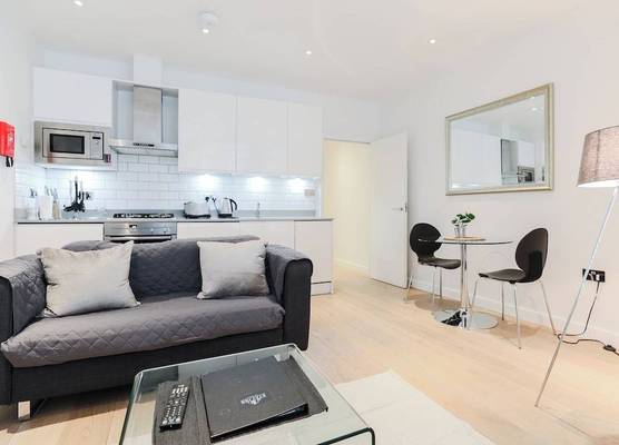 Trafalgar Square by Excel Apartments 1