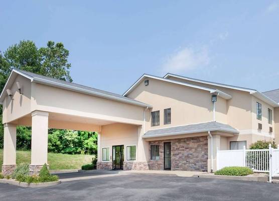 Ramada by Wyndham Tell City 1