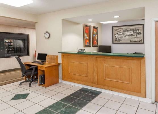 Super 8 by Wyndham Huntington 1