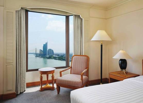 Montien Riverside Hotel Bangkok 1