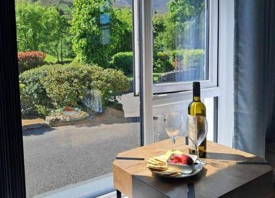 Apartment - Sleeps 3 - Westport , Free Parking 1