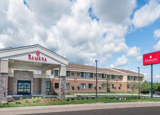 Ramada by Wyndham Minneapolis Golden Valley 1