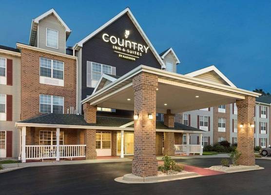 Country Inn & Suites by Radisson, Milwaukee Airport, WI 1