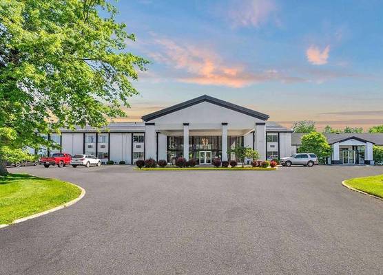 Days Inn by Wyndham Erie 1