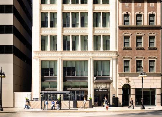 Arlo Chicago 1