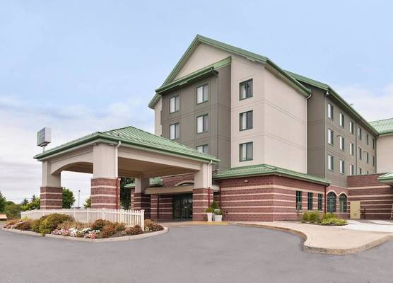 Holiday Inn Express BREEZEWOOD by IHG 1