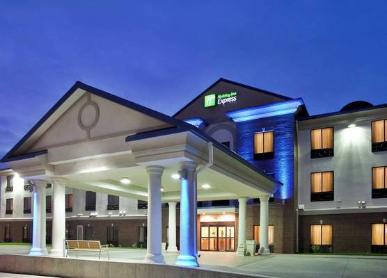 Holiday Inn Express & Suites MCPHERSON by IHG 1