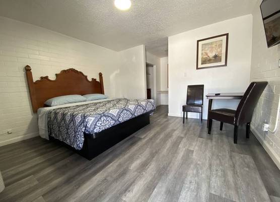 Lucky cuss Motel 1