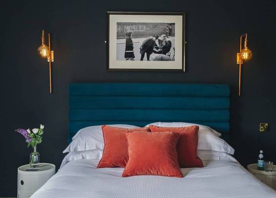 The Porterhouse Grill and Rooms 1