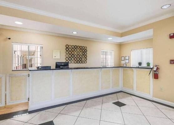 Bryant Inn And Suites 1