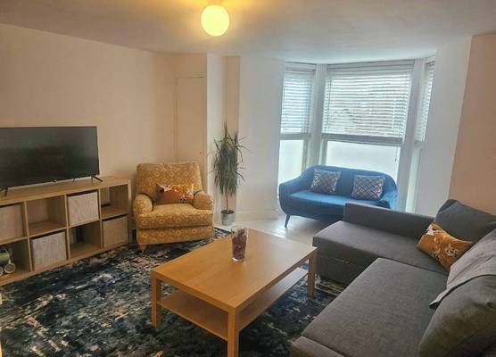 Seaside Haven Coastal Comfort 200m from the Beach 1
