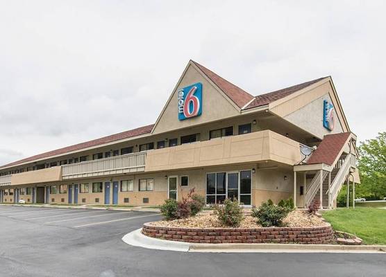 Motel 6-Overland Park, KS 1