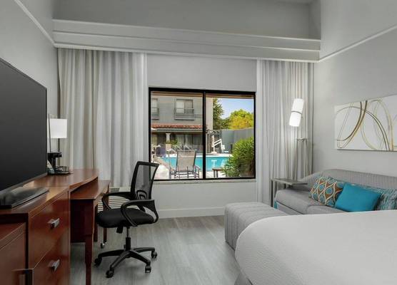 Courtyard by Marriott Houston Rice University 1