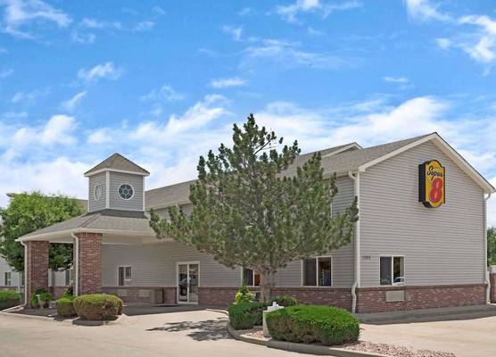 Super 8 by Wyndham Windsor 1