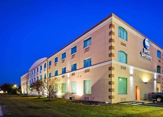 Best Western Airport Inn & Suites Cleveland 1