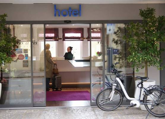 Hotel Vis à vis 1