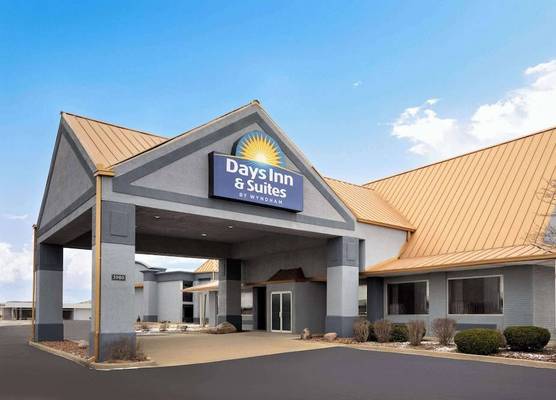Days Inn & Suites by Wyndham Kokomo 1