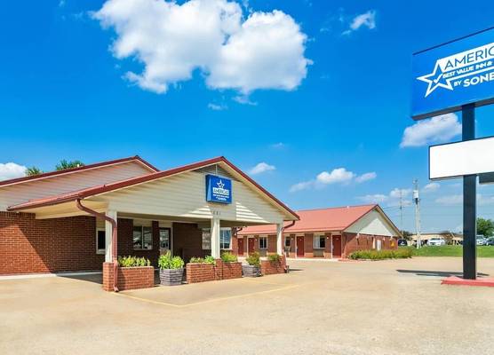 Americas Best Value Inn and Suites Siloam Springs 1