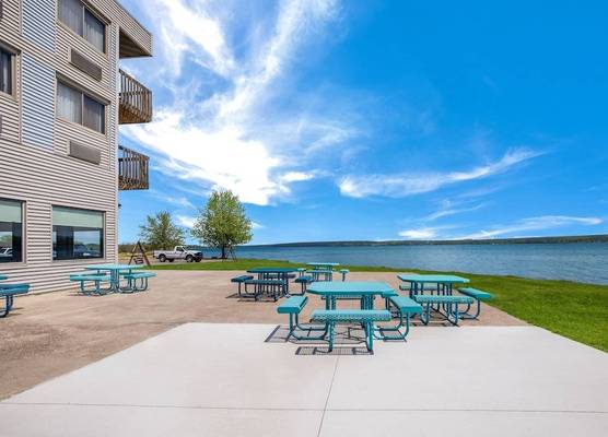 Baraga Lakeside Inn 1